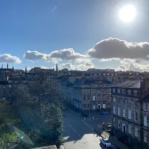 https://new-town-apartment-with-castle-view.edinburghhotelsuk.org